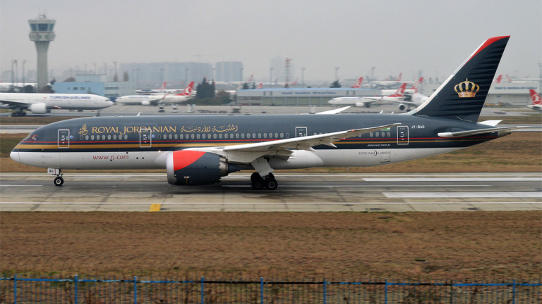 Royal Jordanian Boeing 787-8 JY-BAG op de luchthaven van Istanbul Atatürk