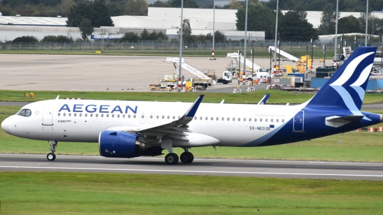 AEGEAN Airbus A320neo SX-NEO op de startbaan van Birmingham, gefotografeerd in 2023.