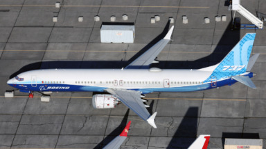 Boeing 737 MAX 10-testtoestel N27752 in Boeing-kleuren op Grant County Airport
